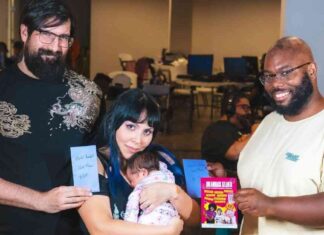 Master Mortal Kombat: Woman Dominates Game with Baby in Arms master-mortal-kombat-woman-dominates-game-with-baby-in-arms